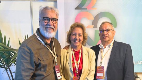 Jamildo, Maria Elizabeth e João, eles sorriem lado a lado