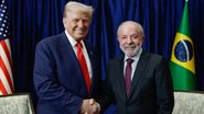 Lula e Trump apertando as mãos e sorrindo
