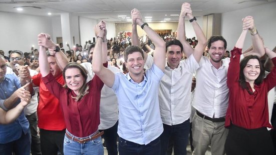 Marília Arraes, João Campos, Silvio Costa Filho, Pedro Campos e Maria Arraes em evento do Solidariedade