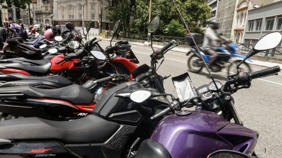 Motos estacionadas