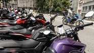 Motos estacionadas