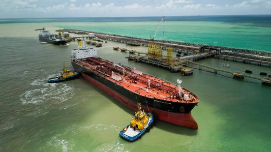 Navio no Porto de Suape
