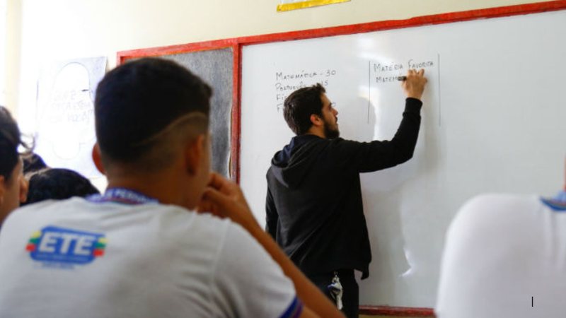 Professores de Pernambuco terão ponto facultativo nesta sexta (16) e servidores no dia 30 de outubro