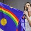 Raquel Lyra segura bandeira de Pernambuco