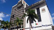 Fachada do Real Hospital Português de baixo para cima