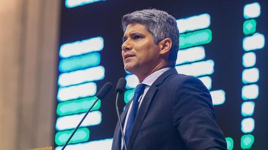 Renato Antunes na tribuna da Alepe