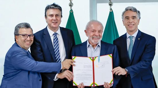 Imagem Lula sanciona lei que cria o Sistema Nacional de Educação