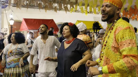 Imagem Dani Portela realiza solenidade da Consciência Negra no Pátio de São Pedro