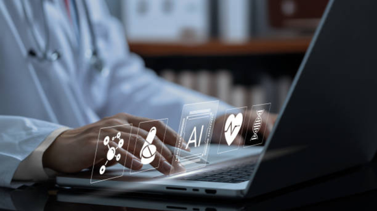 Imagem ilustrativa de um médico trabalhando
						
						
						IStock