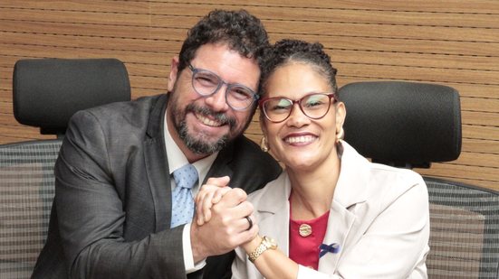 Imagem Ivan Moraes vai à Câmara do Recife e manifesta apoio a Jô Cavalcanti após polêmica em plenário