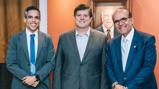 Imagem Dueire e Jarbas Filho se reúnem com Baleia Rossi após anulação da eleição do MDB em Pernambuco