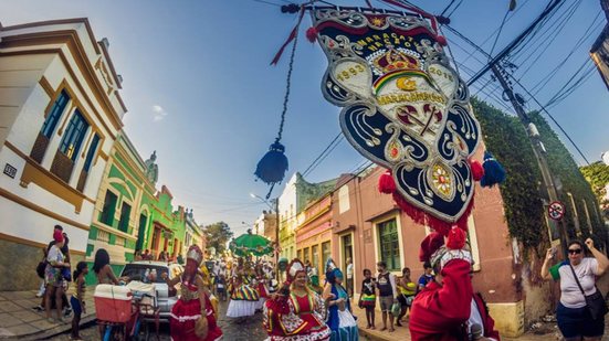 Evento visa celebrar a cultura negra e a resistência do povo africano no Brasil, por meio da exibição de parte do "Figurino África" do grupo. - Foto: Divulgação