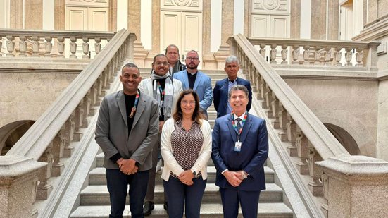 O prefeito Lula Cabral foi recebido na Reitoria da Universidade do Porto, onde discutiu a viabilidade de projetos conjuntos e intercâmbio acadêmico. - Foto: Divulgação