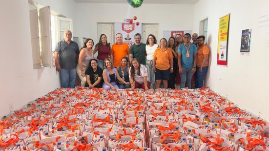 Equipe de Assistência de Arcoverde prepara entrega de cestas natalinas à beneficiários que já dependem do suporte alimentar diário oferecido pela prefeitura. - Foto: Divulgação