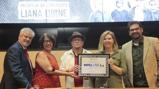 Imagem Câmara do Recife homenageia Mundo Livre S/A pelos 40 anos de atividade