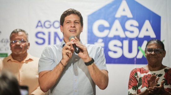 Imagem João Campos entrega 800 títulos de propriedade no Barro pelo programa A Casa É Sua