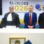 Raquel Lyra, Fernando Cerqueira, Ricardo Paes Barreto e João Campos em posição de respeito para o hino. Ao fundo escrito "Eleições 2026" e símbolo do TRE