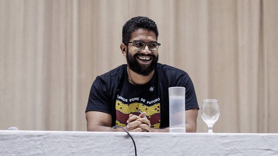 PSOL decide neste sábado se filia Jones Manoel para disputa à Câmara Federal