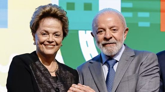 Imagem Ao lado de Dilma, Lula anuncia rede de hospitais inteligentes do SUS