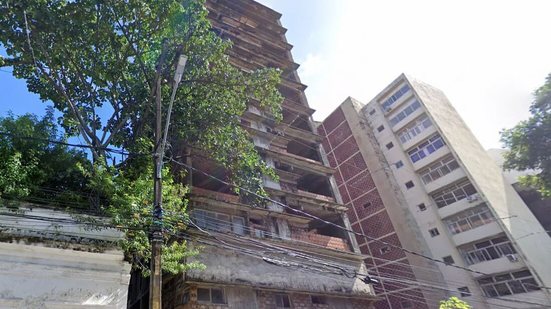 Edifício 13 de Maio
						
						
						Google Street View