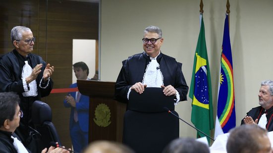 Erik Simões foi empossado como vice-presidente do TRE-PE na segunda
						
						
						TRE-PE