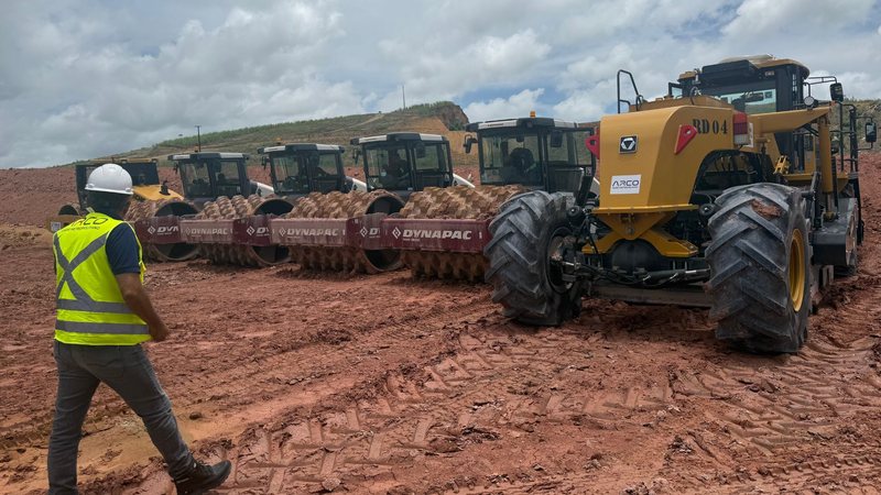 No canteiro de obras do Arco: os primeiros quilômetros e os desafios gigantes pelo caminho
