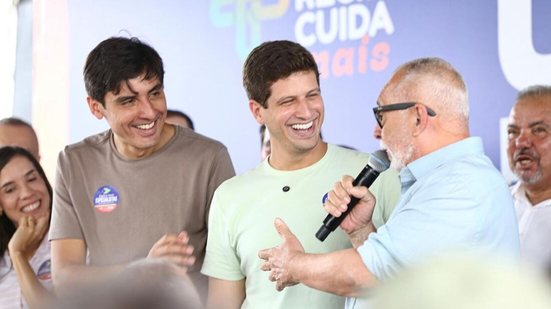 Imagem Pré-candidato a vice-governador, Carlos Costa passa a cumprir agendas com João Campos para ampliar visibilidade