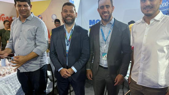 Pedro Vieira, Paulo Lira, o superintendente Marcelo Maia, e o empresário Leonardo Queiroz, no feirão de imóveis do Morar Bem