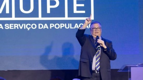 O ministro Flávio Dino em palestra no Congresso da Amupe, no Recife
					
					
					Jamildo.com