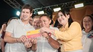 Imagem João Campos tira dois prefeitos da base de Raquel Lyra e filia no PSB