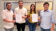 Lula da Fonte segura papel junto a Romero Albuquerque. Andreza Romero segura papel junto a Eduardo da Fonte. Todos sorriem em pé. Papéis tem o número 11 e símbolo do PP
