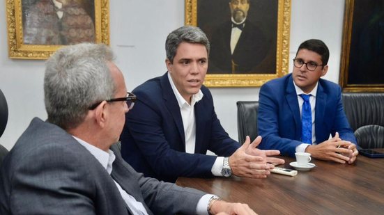A pauta central do encontro foi a Lei Orçamentária Anual (LOA) e a preocupação dos gestores municipais com a atual ausência de espaço fiscal para o remanejamento de rubricas no orçamento estadual aprovado.