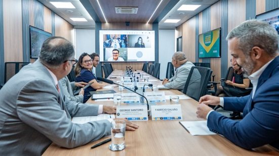 Foto da reunião entre Victor Marques e representantes da União