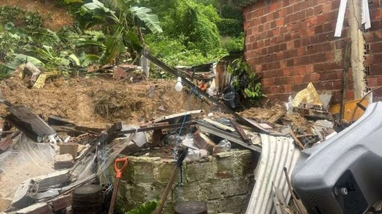 Imagem Após deslizamento com mortes, Olinda recebe garantia de apoio federal para obras em áreas de risco