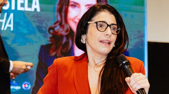 A ministra também apresentou o conceito de “manipulação adversarial online”, apontado como um dos principais desafios atuais, onde fatos verdadeiros são retirados de contexto e amplificados artificialmente para gerar polarização.
					
					
					Foto: Divulgação