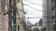 rua do bairro do recife antigo com fios elétricos
