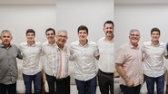 Montagem de 3 fotos. João Campos com Fernando e Fernandinho Urquiza. João com Elias e Betinho Gomes e João Campos e Jorge Alexandre