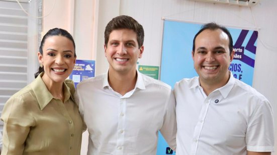 Imagem João Campos participa de entrega do Novo PAC Saúde em Serra Talhada ao lado de Márcia Conrado