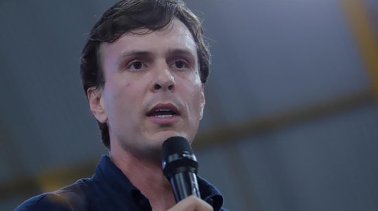 A corrida pelo Senado promete ser uma das mais disputadas dos últimos anos em Pernambuco, com diferentes grupos políticos tentando montar chapas competitivas e atrair nomes de peso.