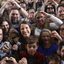 Raquel Lyra e aliados em meio à multidão de apoiadores
