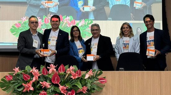1º tesoureiro da Associação Municipalista de Pernambuco (Amupe) e prefeito de Panelas, Ruben Lima, participou na tarde desta segunda-feira (25) da abertura da Semana Solo Seguro, Favelas e Comunidades Urbanas 2026.
						
						
						Foto: Divulgação