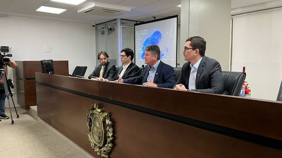 Deputados do PSB fizeram coletiva de imprensa para apontar problemas na saúde de Pernambuco
					
					
					Otávio Gaudêncio/Jamildo.com