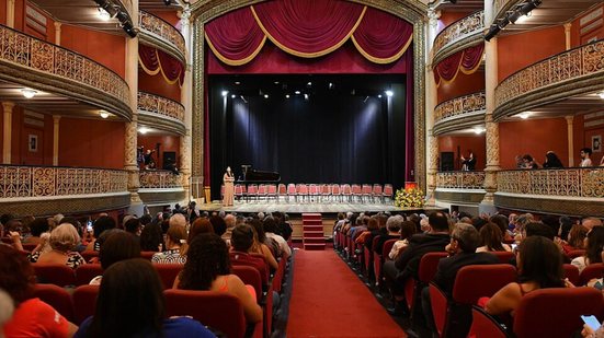 Imagem do interior do Teatro de Santa Isabel