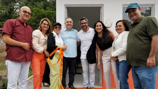 O prefeito de Arcoverde, Zeca Cavalcanti, assinou na tarde da última sexta-feira (22) a entrega de duas unidades de apoio à saúde totalmente requalificadas na zona rural do município.
						
						
						Foto: Divulgação