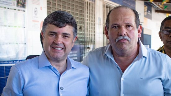 Eduardo da Fonte recebeu apoio de Flávio Fortunato, presidente do Sindicato dos Taxistas de Pernambuco
					
					
					Foto: Igor Toscano