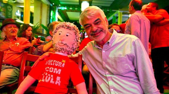 Senador Humberto Costa conversou com agentes culturais em Olinda
					
					
					Foto: Ilana Costa