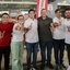João Campos reúne lideranças em caminhada pelo comércio de Paulista