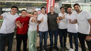 João Campos reúne lideranças em caminhada pelo comércio de Paulista
