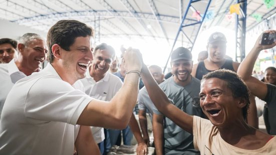 João Campos diz que quer ser \u0022o melhor governador da história de Pernambuco\u0022 durante agenda em Abreu e Lima