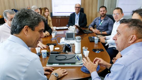 Durante a reunião, os gestores trataram da construção de uma agenda conjunta focada no desenvolvimento regional e no aprimoramento dos serviços de abastecimento de água e esgotamento sanitário.
						
						
						Foto: Aluisio Moreira